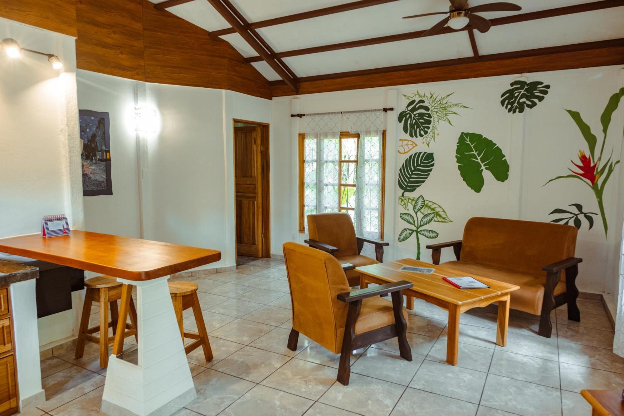 Pura Vida Vegana Hotel Cahuita Exterior photo